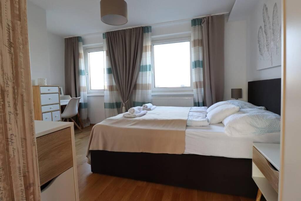 וינה Brilliant View: Balcony Home, Modern, Stylish And Newly Renovated מראה חיצוני תמונה