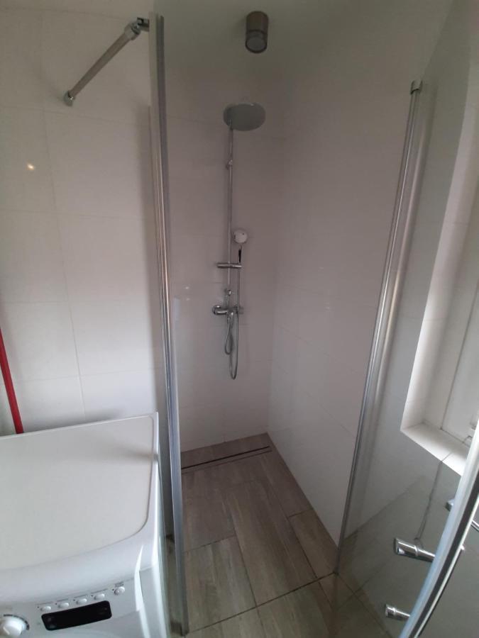 וינה Brilliant View: Balcony Home, Modern, Stylish And Newly Renovated מראה חיצוני תמונה